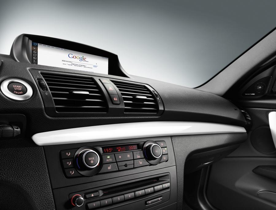  BMW 1-Series Convertible 2011 года  (фото 47 из 69)